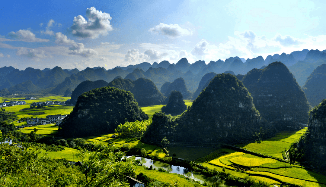 徒个中国贵州黔西南马岭河峡谷万峰林田园牧歌徒步