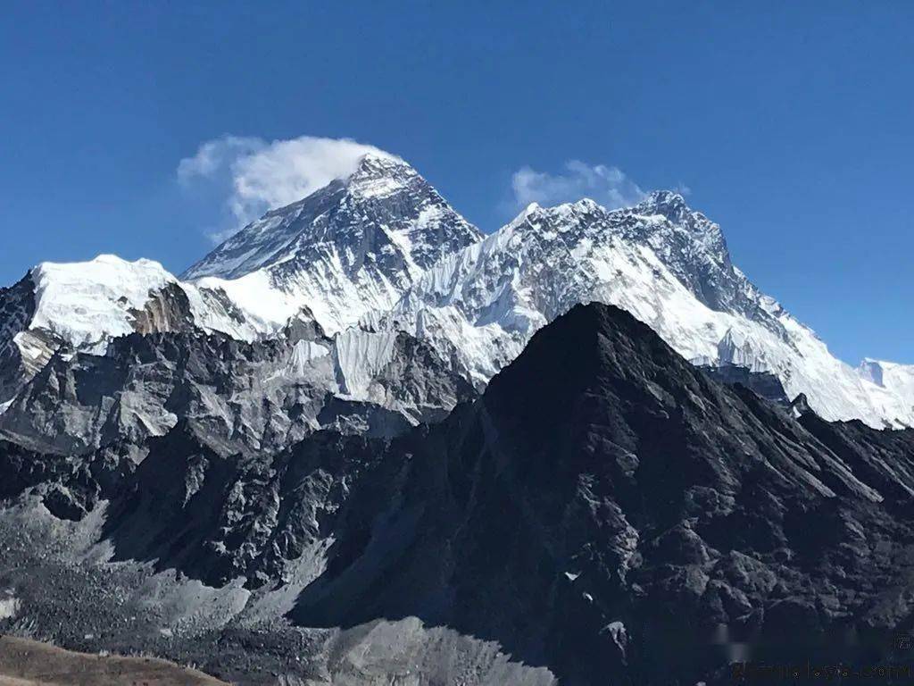 67尼泊尔珠穆朗玛峰登顶继续恶劣天气预计或在25日出现至少有100人
