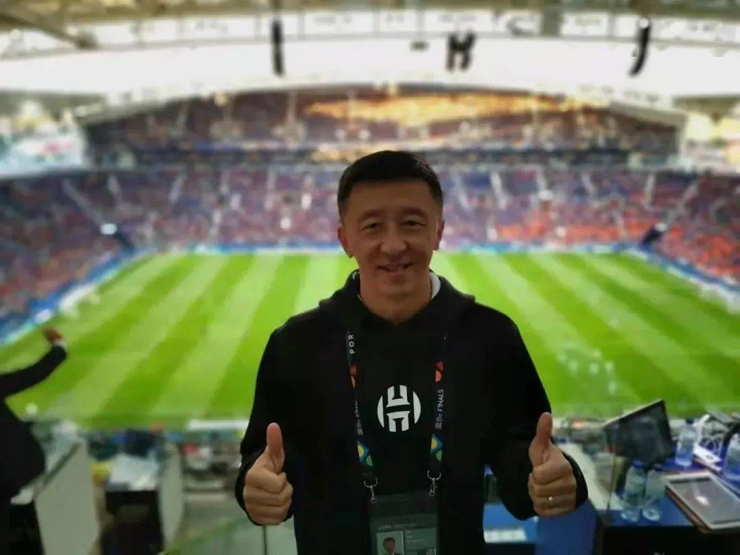 football刘越前中国足球队队员退役后担任足球解说嘉宾活动主持人蔡燕