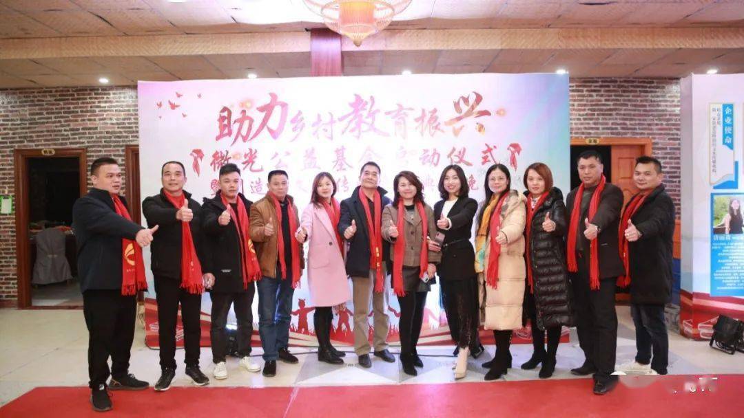 当时知道张晓林的妻子要去大凉山帮他完成建设第39所希望学校的遗愿