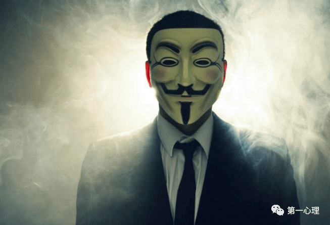 心理学:能够轻易转换人格,表现伪善的人,才是真正的坏人