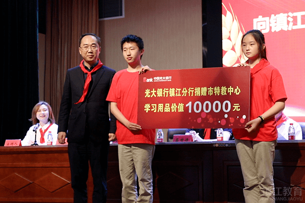 "时代楷模"赵亚夫走进镇江市特教中心
