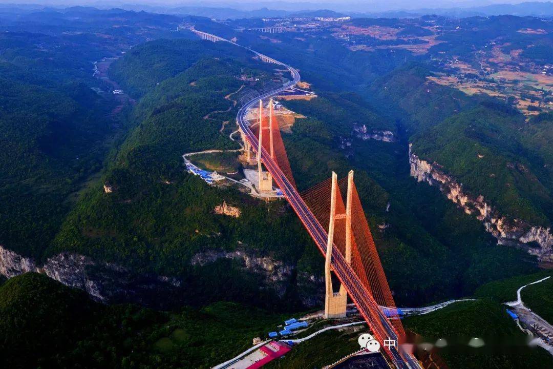 六广河大桥 六广河特大桥是贵阳市息烽县至毕节市黔西市高速公路的