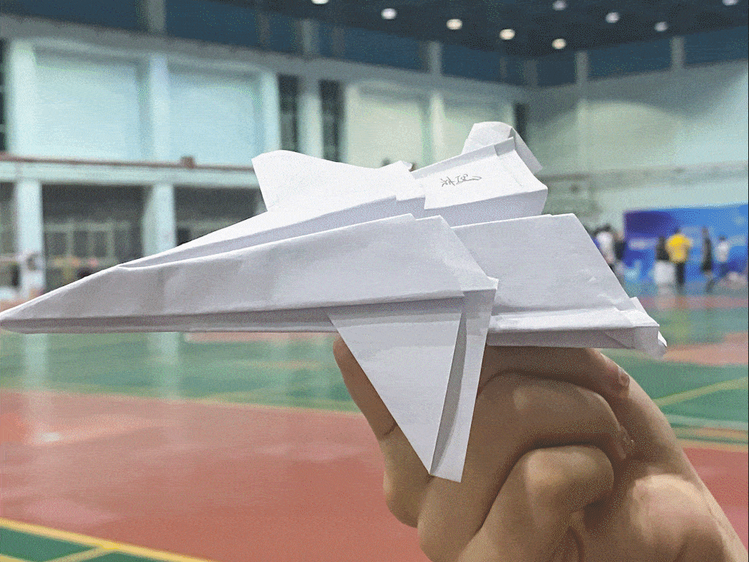 【1024·热点】高校举办纸飞机大赛?看到第一名,网友