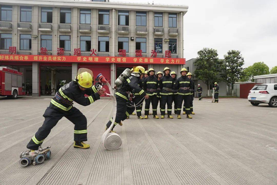 燃爆全场走进新消防员技能比武会操现场