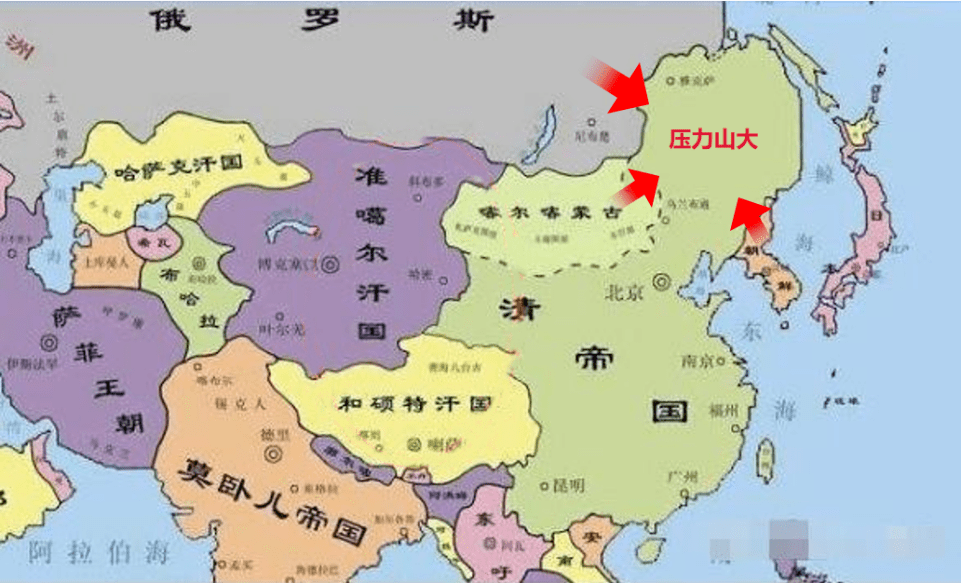 其次则有关军事,东北背靠沙俄,西接蒙古,东侧又有属国朝鲜.