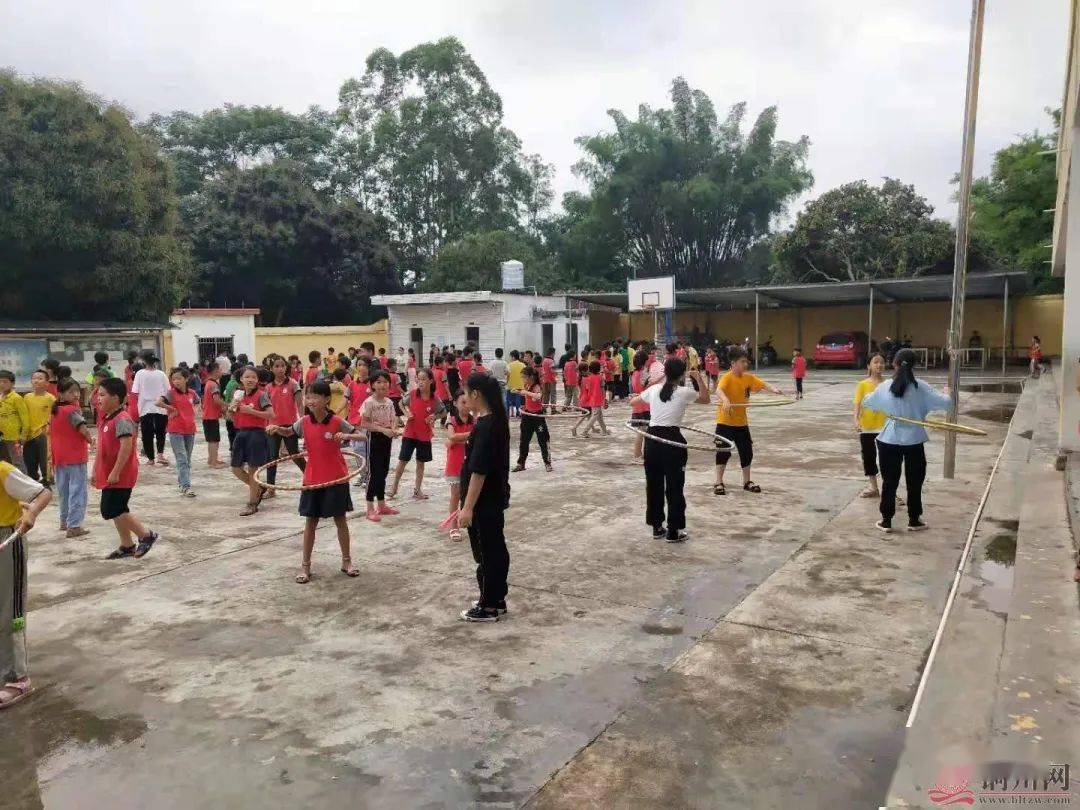 六靖镇龙湾小学:庆六一,"游园"活动乐了孩子们_北流