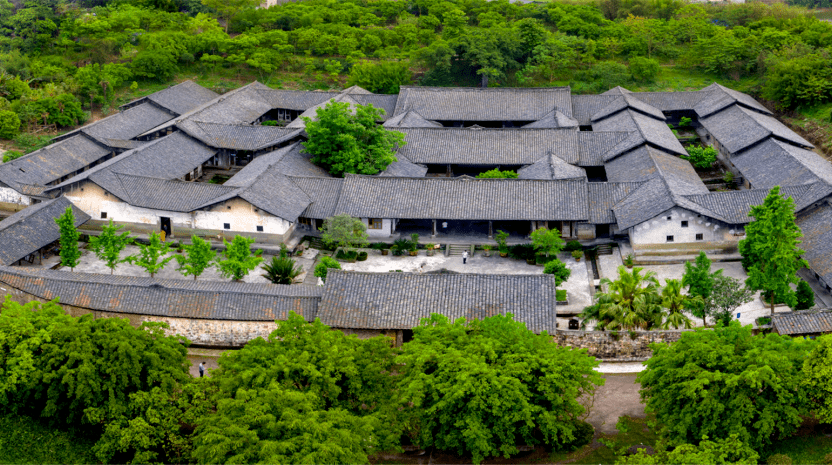 在千佛镇的雷畅故居,感受川西南最大民居群的宏伟,倾听"九子十