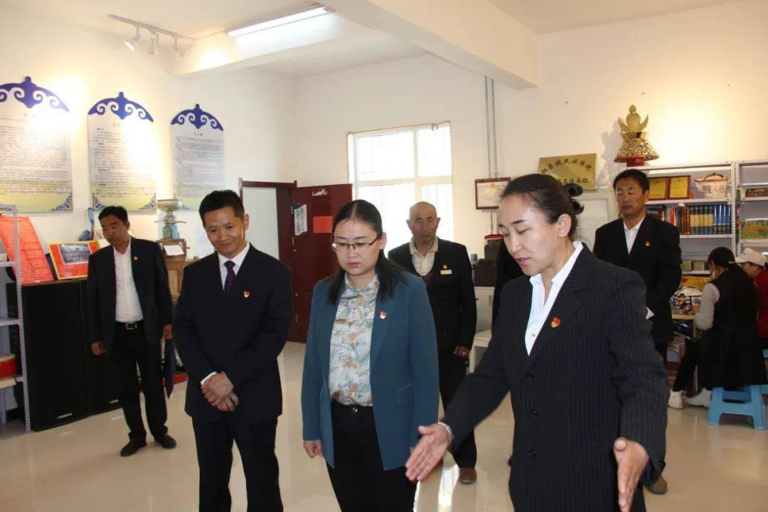 县委书记蒋冬梅在铜普镇调研时强调发扬三牛精神下足绣花功夫推动各项