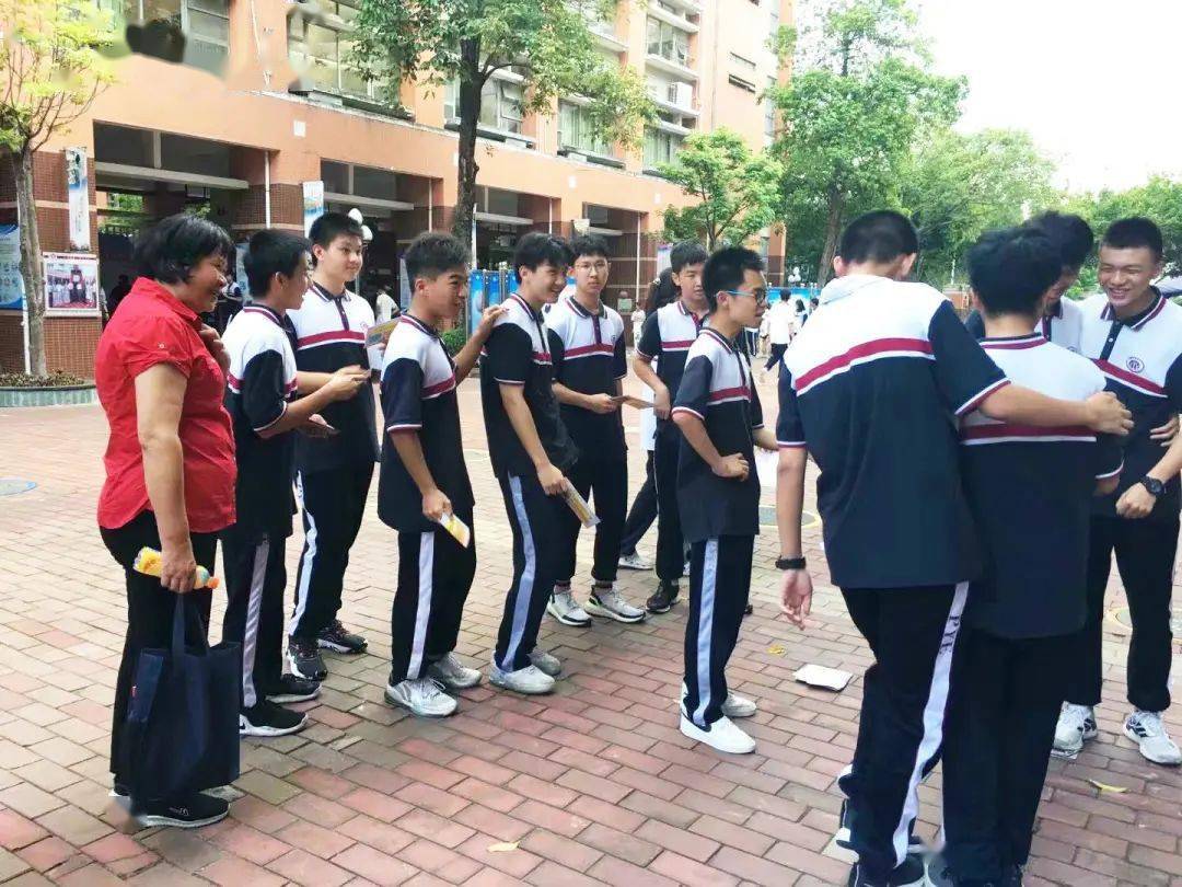 积极心理,幸福你我他 ——广州市禺山高级中学第一溅125心理健康教育