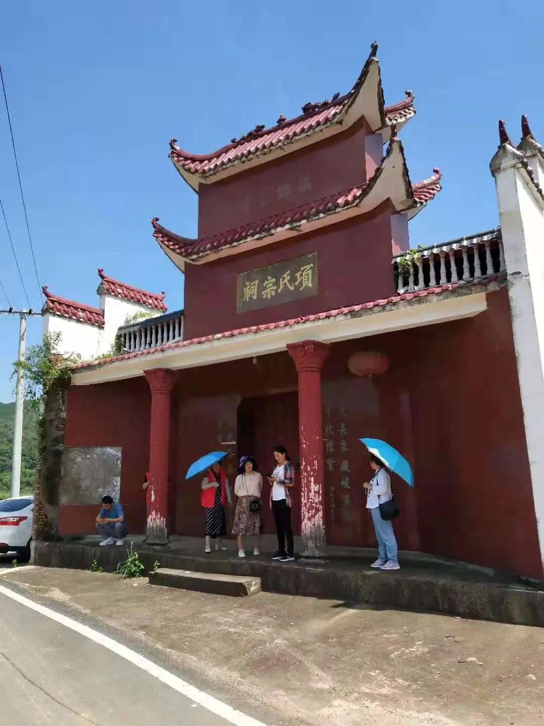 午饭后,网友们又兴致勃勃的参观了大圣塔和狄公祠.