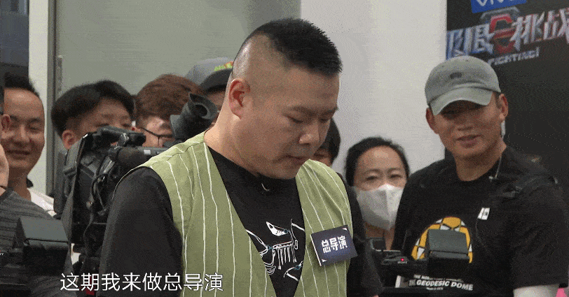 岳云鹏当导演杨超越成服化师,今晚21:00《极限挑战》打开综艺录制新
