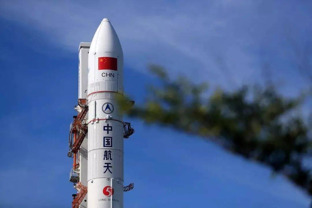 以"扬航天精神,铸民族辉煌"为主题,为全体监督员开展了一场爱国主义