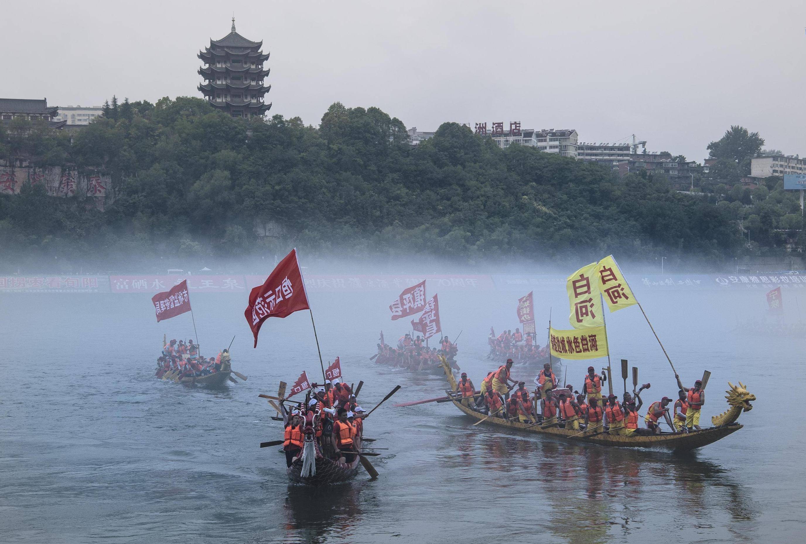 龙舟竞渡迎端午