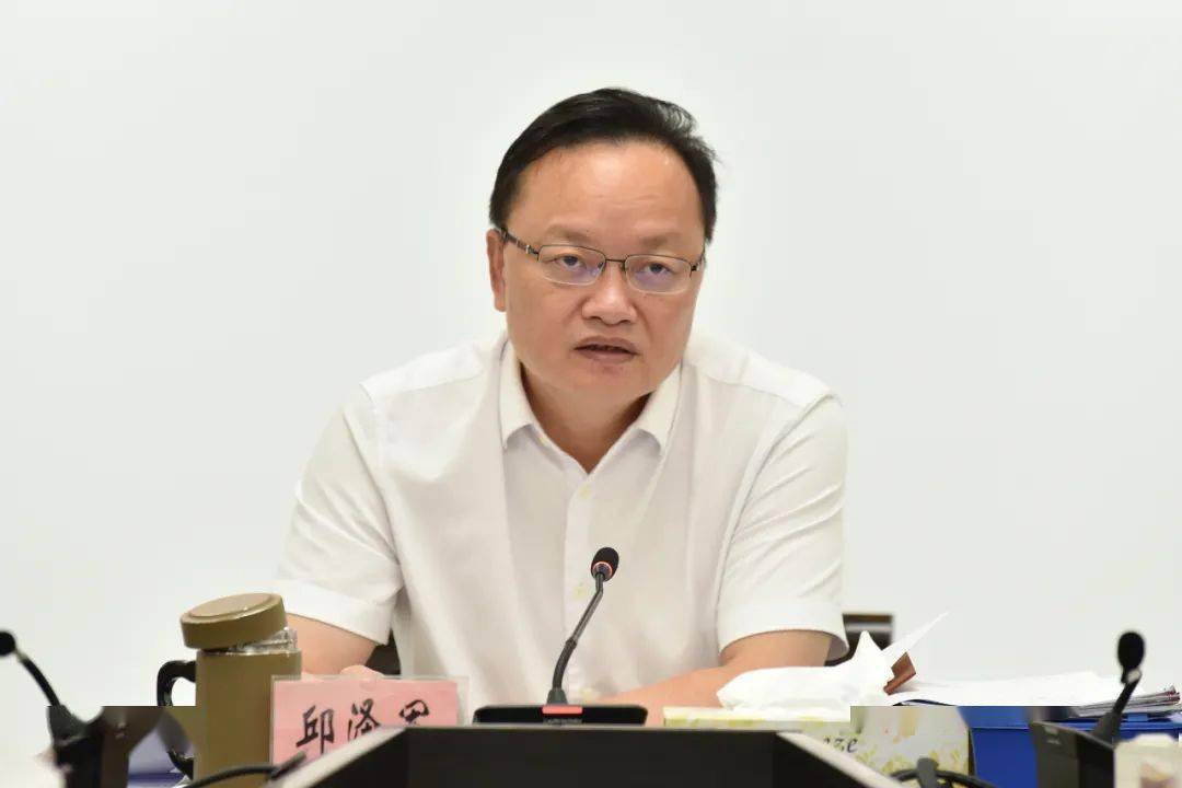 邱泽军主持召开区委常委会会议要求全力做好端午节期间疫情防控和安全