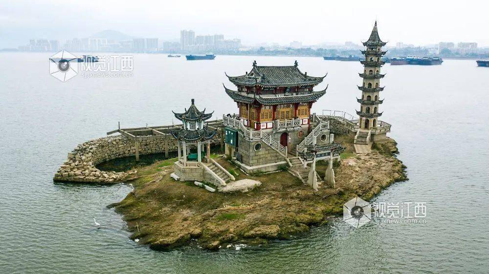落星墩又名落星石,亦称德星山,位于江西省九江市庐山市(原星子县)紫阳
