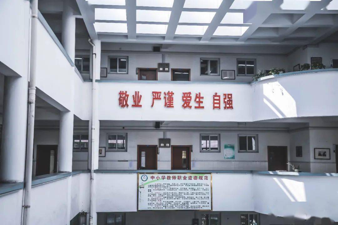 三山高级中学是一所新兴市属普通高中,创建于2003年6月.