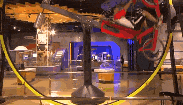 景区建有河北省第一座玻璃吊桥 吊桥全长120米 高度落差150余米 横跨