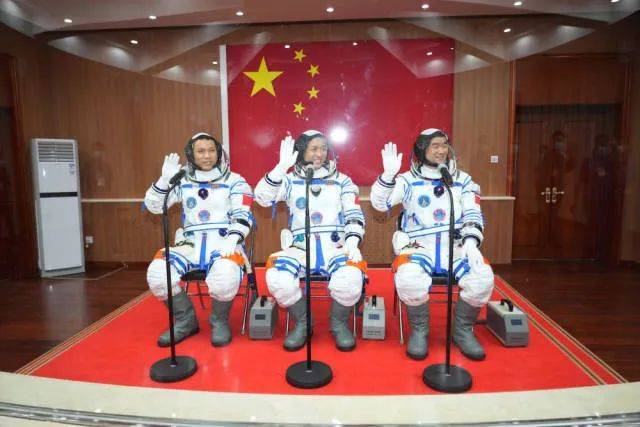 神舟十二号载人飞船发射圆满成功!