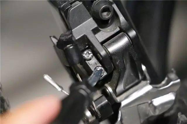 公路ut di2变速调节  shimano ut di2官方说明非常的详细,遂采用此