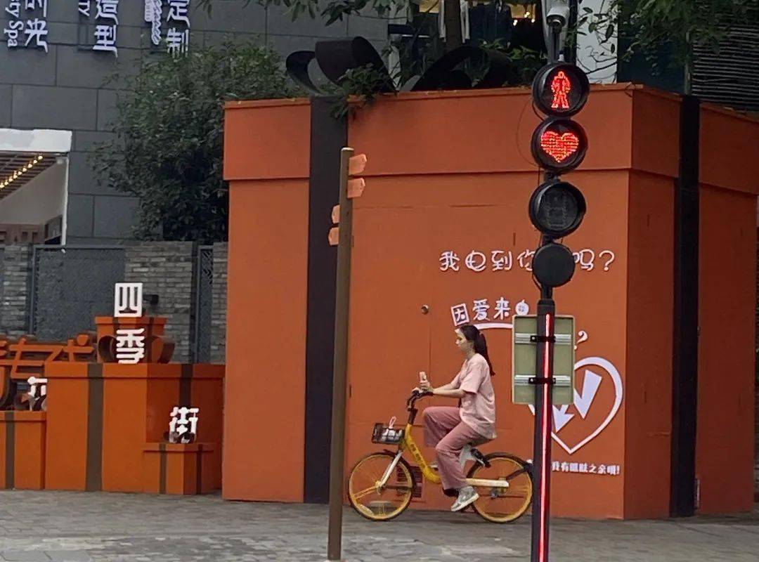 爱情专线"的组成部分这里也是锦江区打造的如今的名字叫做"四季花街"