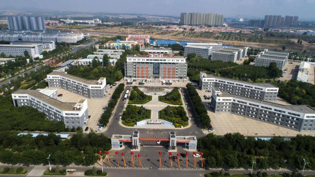 赤峰工业职业技术学院高歌《我们走在大路上》@内蒙古科技大学,请接力
