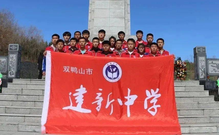 6月21号上午8:00"宝清融媒"携"双鸭山市建新高级中学"为孩子们举办的