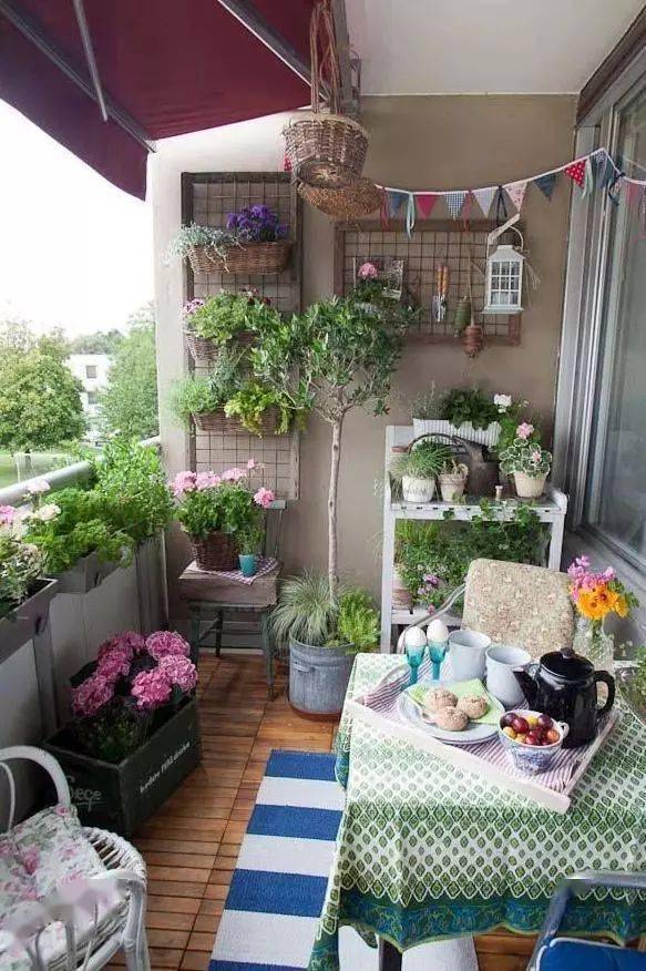 阳台怎么布置才合适?种种花草惬意舒适!