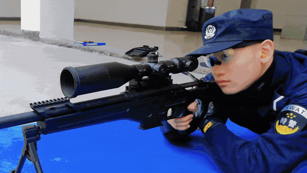 请长按下方二维码回复特警队