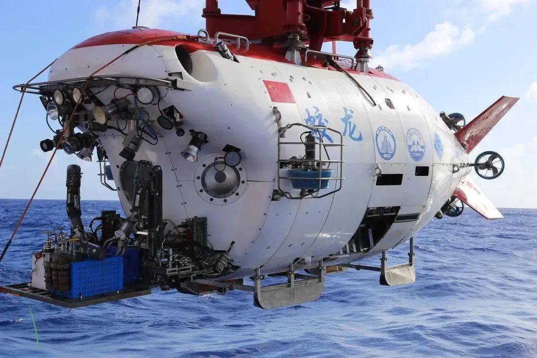 团学干部领学 党史上的今天:6月27日,蛟龙号创造"中国深度"_潜水器