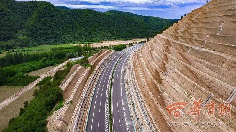 延长至黄龙高速公路是g6521榆蓝线的重要组成部分,起于延长县岳口村