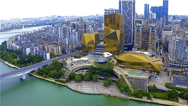 柳州风情港购物中心(央广网发 何俊儒摄)