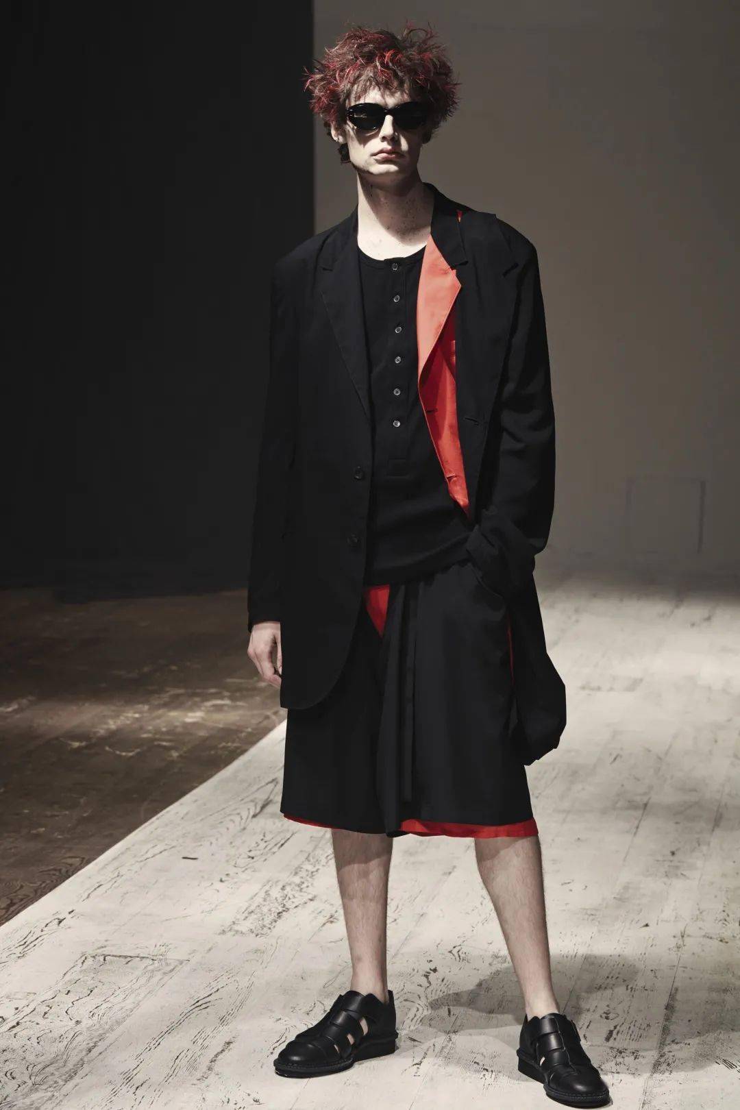 不只是做衣服,山本耀司是如何用服装讲故事的
