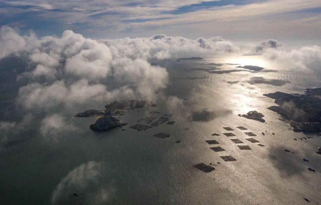 地形呈现"哑铃"状因山隐藏隐匿在海里而得名古名南匿山莆田的第一大岛