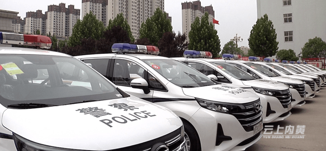 内黄:派出所所长来领取新警车啦!_执法