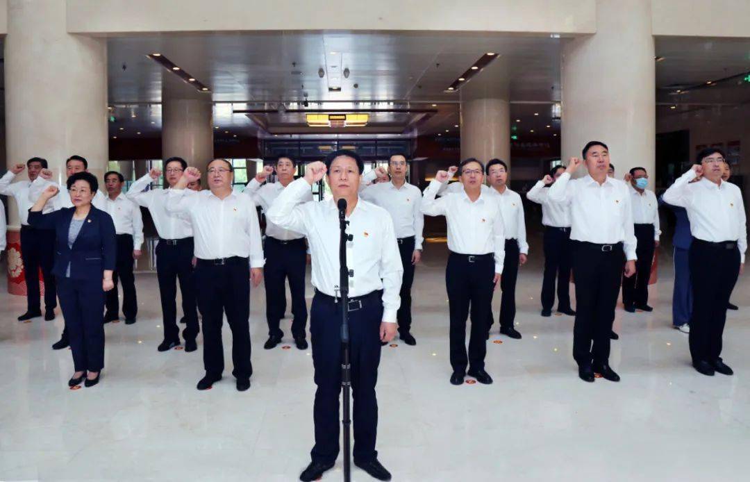 康彦民主持召开市委理论学习中心组专题学习会