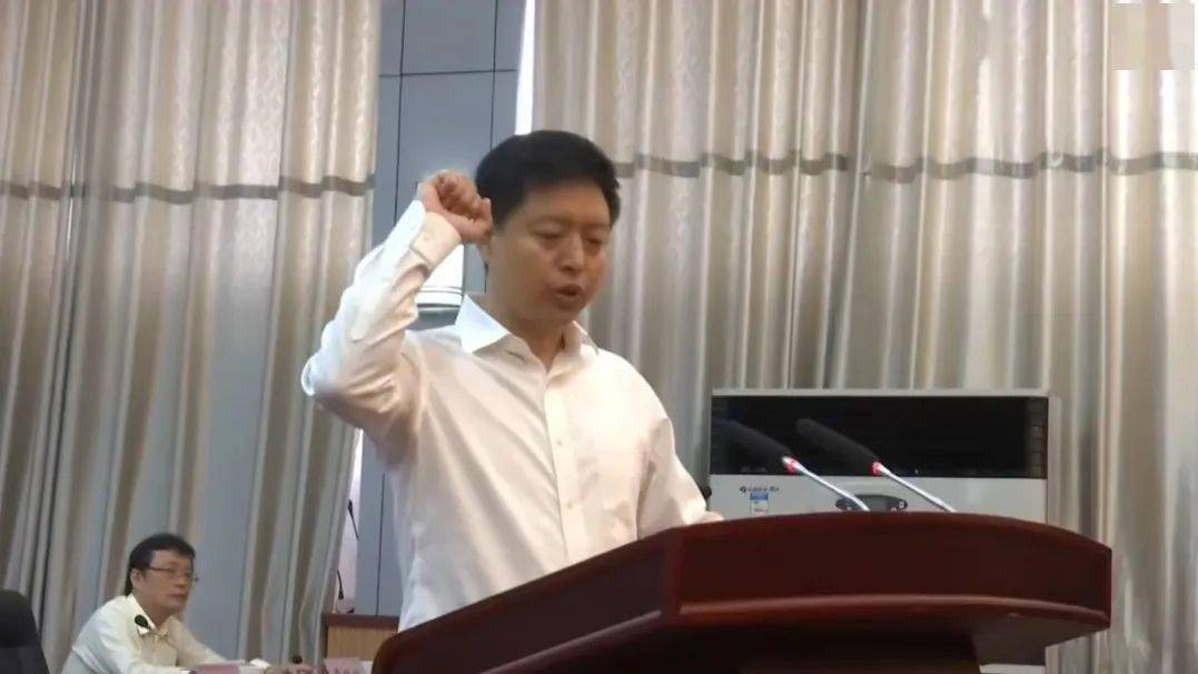 决定任命刘涛同志为许昌市人民政府副市长,代理市长