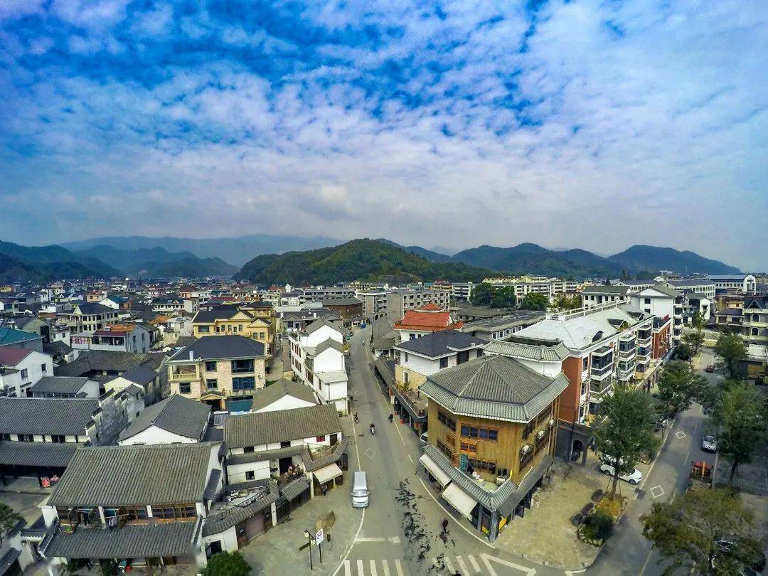 袁勇刚走进萧山网直播间,畅谈数智楼塔探索发展新路径