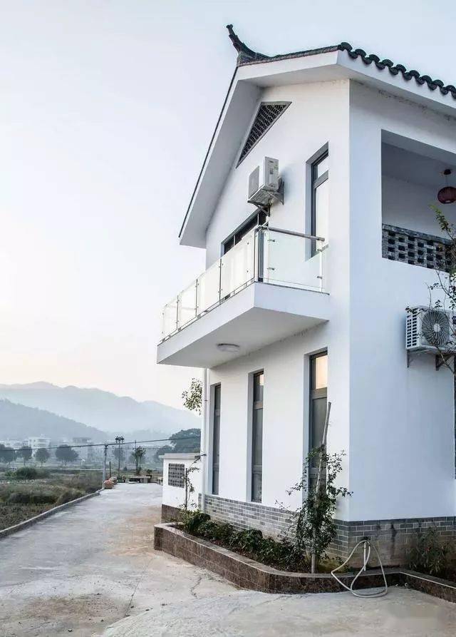 客家两兄弟花300万建了一座四合院别墅,实在太美了!