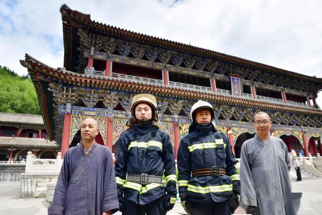 助力古建防火五台山金阁寺举行消防器材捐赠活动