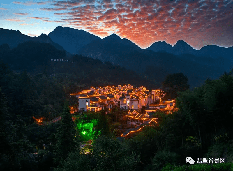 甩开炎热拥抱凉爽丨黄山翡翠谷景区入选安徽十大避暑旅游休闲目的地