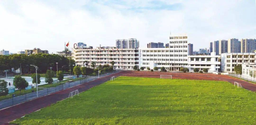 天门市陆羽小学校内 建设内容: 教学楼维修改造项目建筑面积约2200m