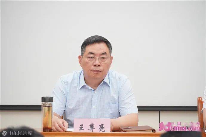 东明新上任2名挂职副镇长副主任2名副局长