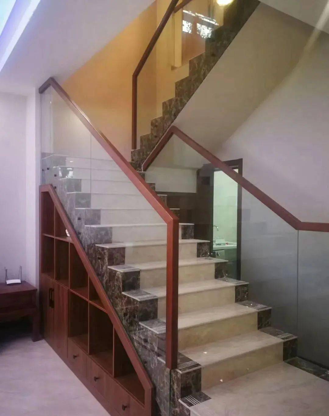 石材双跑楼梯的基础和玻璃栏杆的做法有哪几种方式呢?