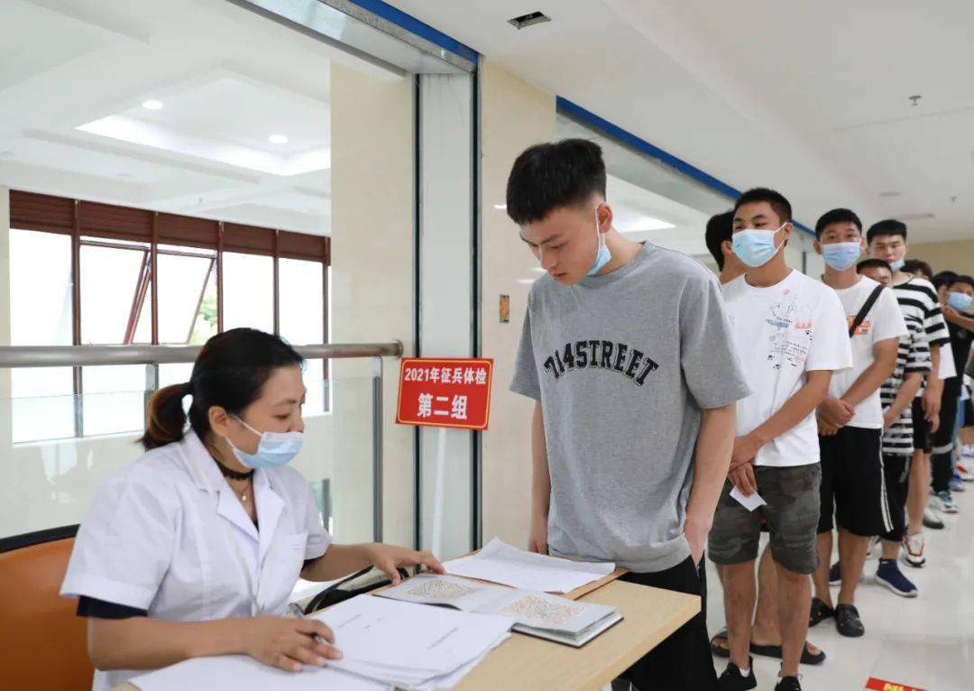 微观 务川秋季征兵大学生应征青年上站体检