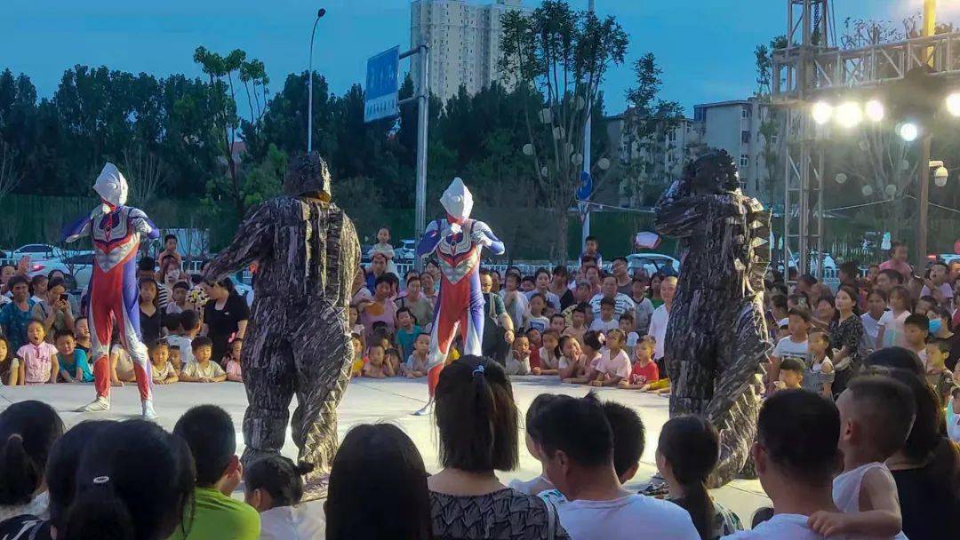 重返地球 空降淅川万德隆奥特曼"呼唤大小朋友们一起来看~在万德隆