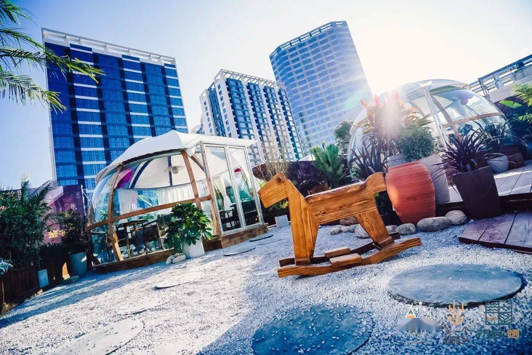 万达广场洗手间停车场屋顶成2021网红打卡