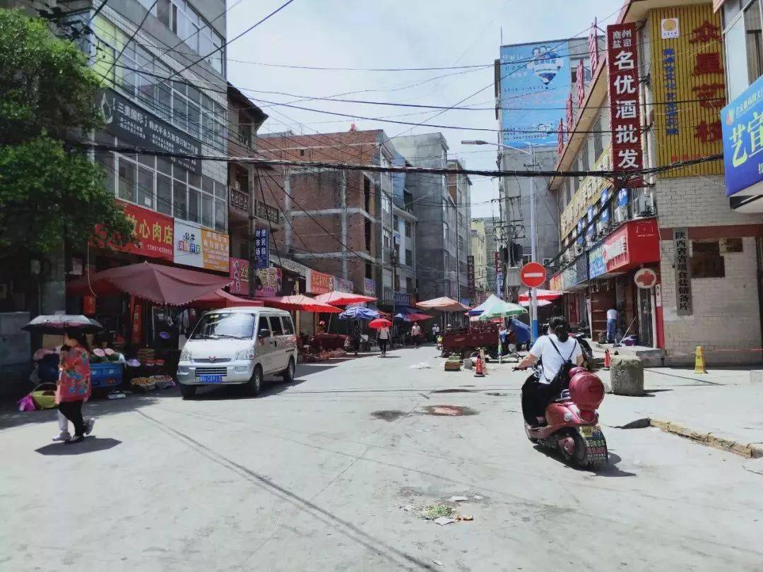 七十年代末,八十年代初,原商县汽车站的解放牌大