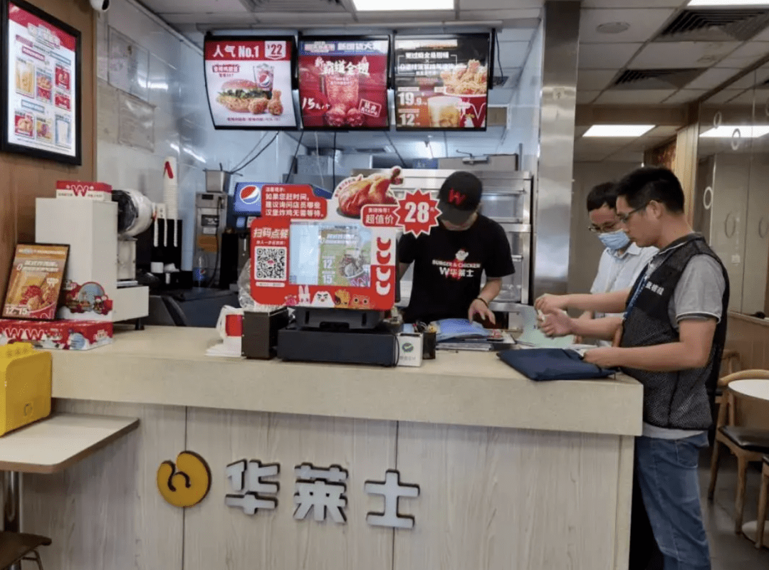 被曝光存食品安全问题,佛山检查了187家华莱士门店,发现