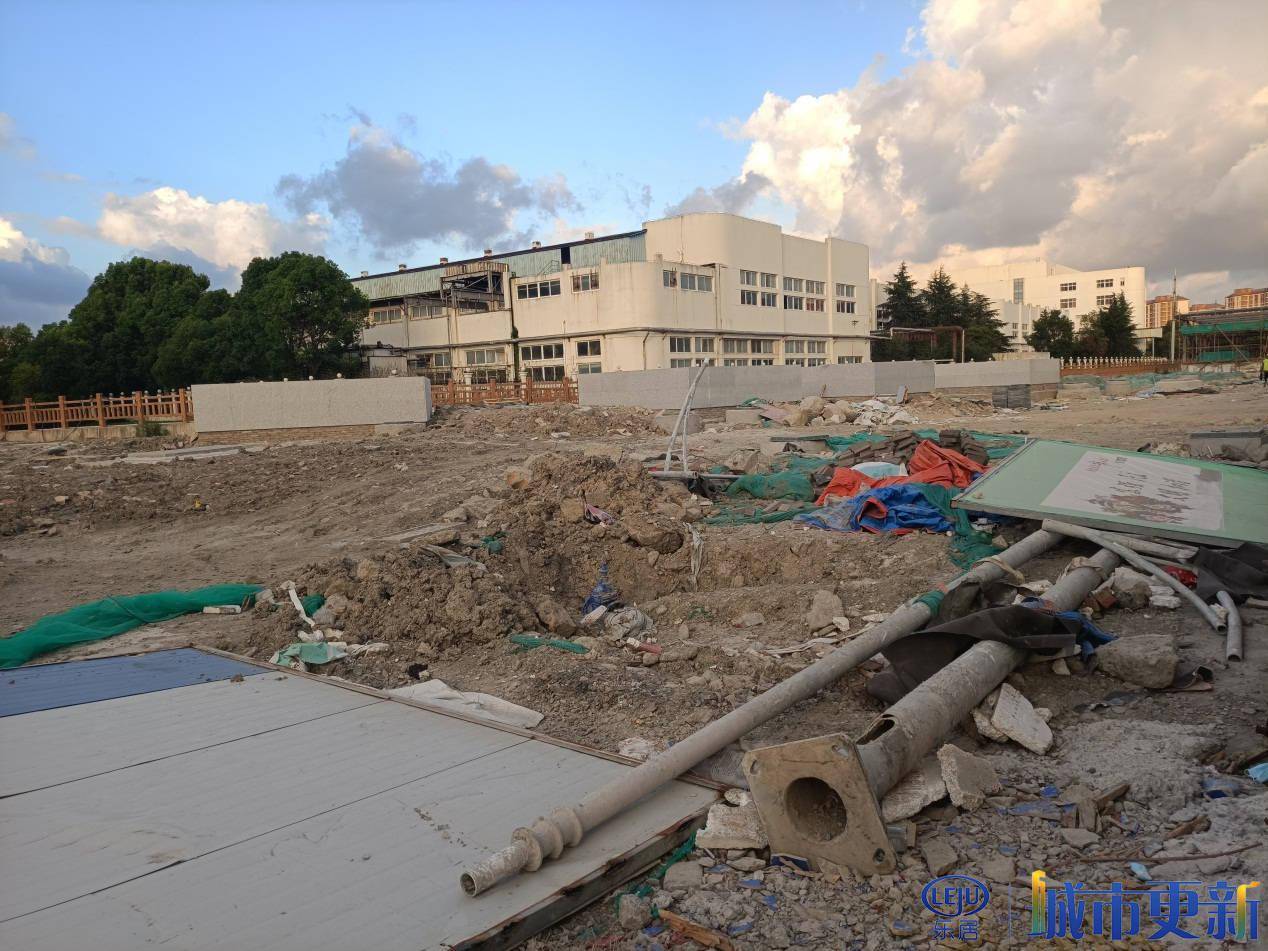 近20年的填埋工作,铜盆浦垃圾填埋场自然生态环境基地破坏严重,对周边